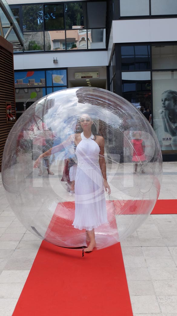 artistes bulle transparente, bulle transparente, danseuse, danseuse bulle transparente, bulle côte d'azur, transparence